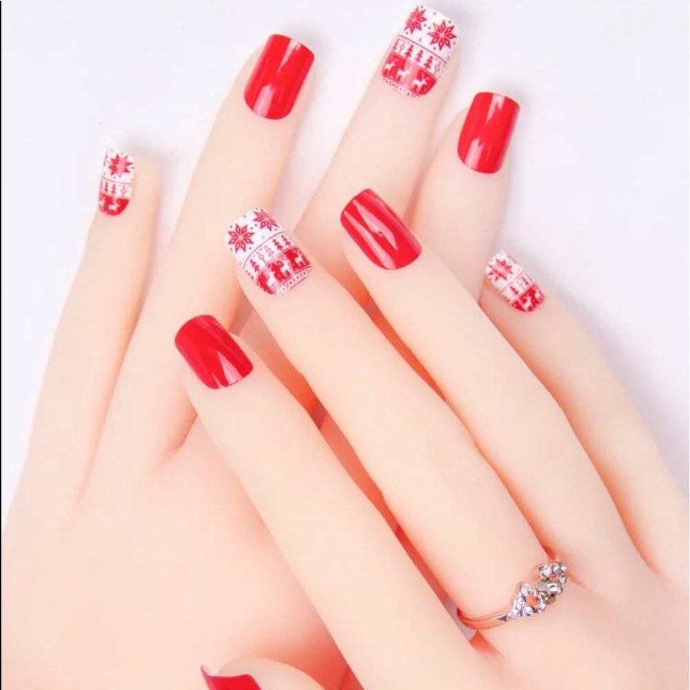 2/16 Reindeer & Snowflake Nails